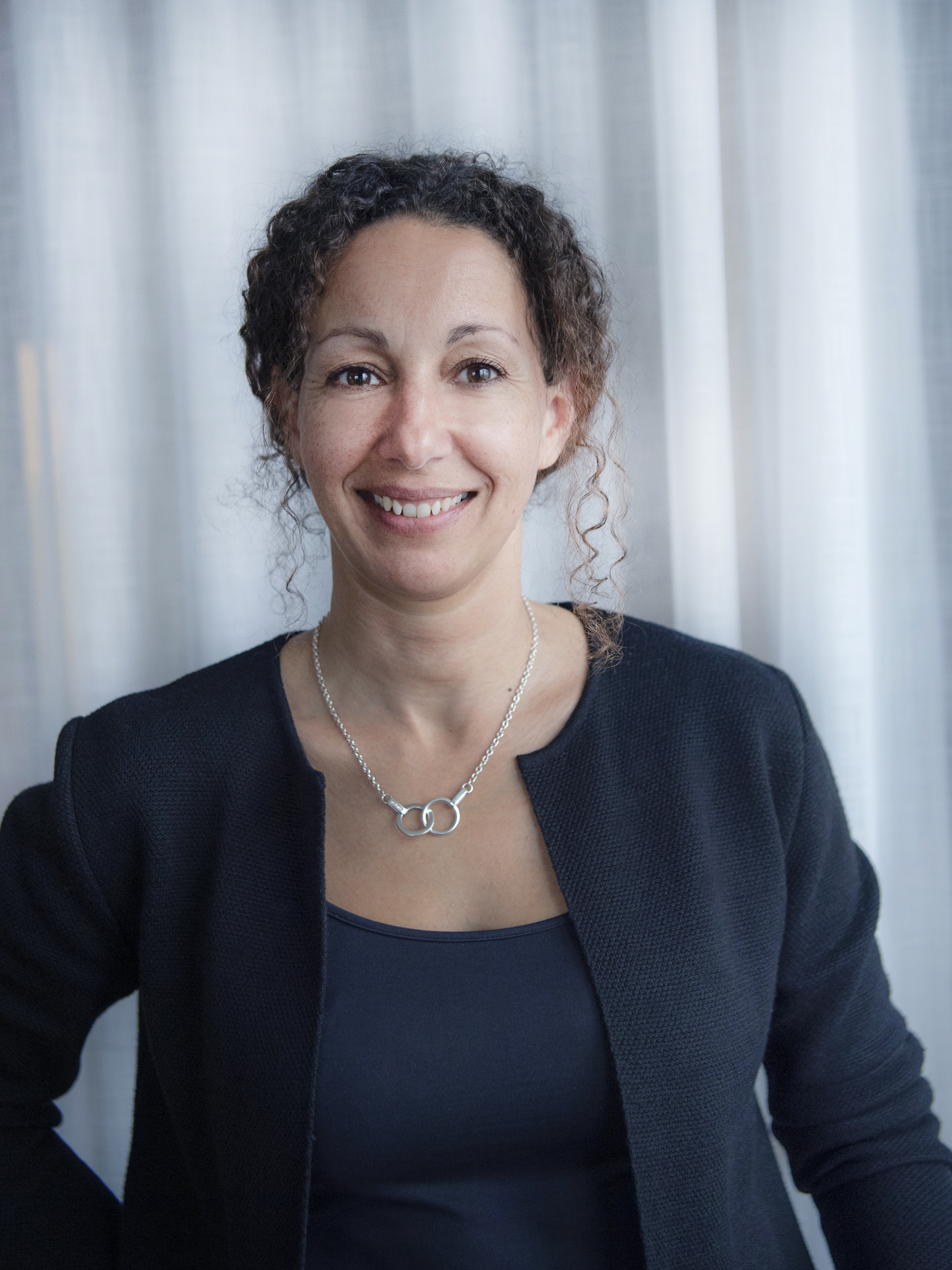 Fatima Hollander, arbetsrättsjurist, Visita