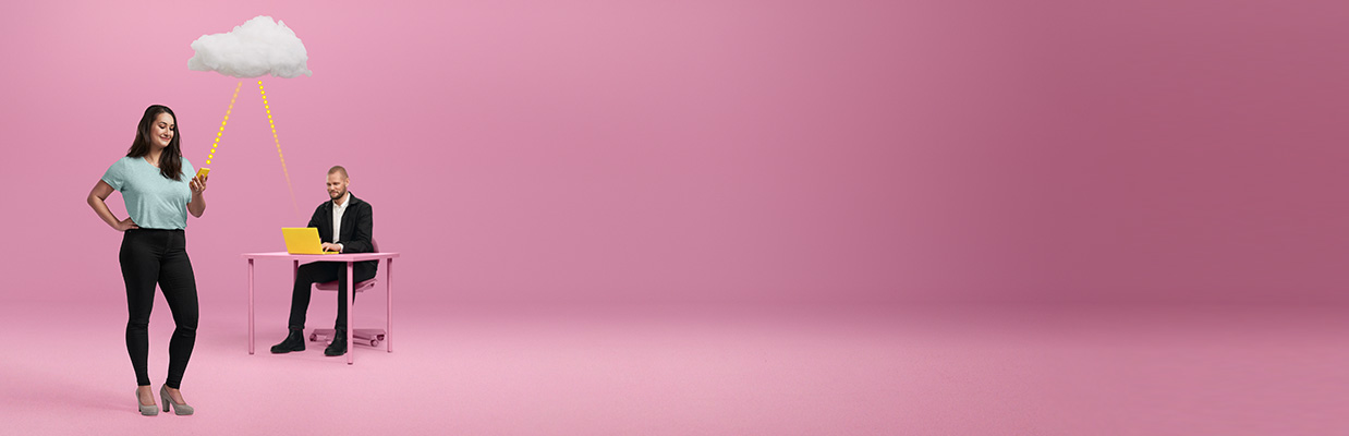 Att skicka lönespecifikationer direkt till medarbetarna via webbläsaren, både i datorn och mobiltelefonen, gör lönehanteringen smidig.