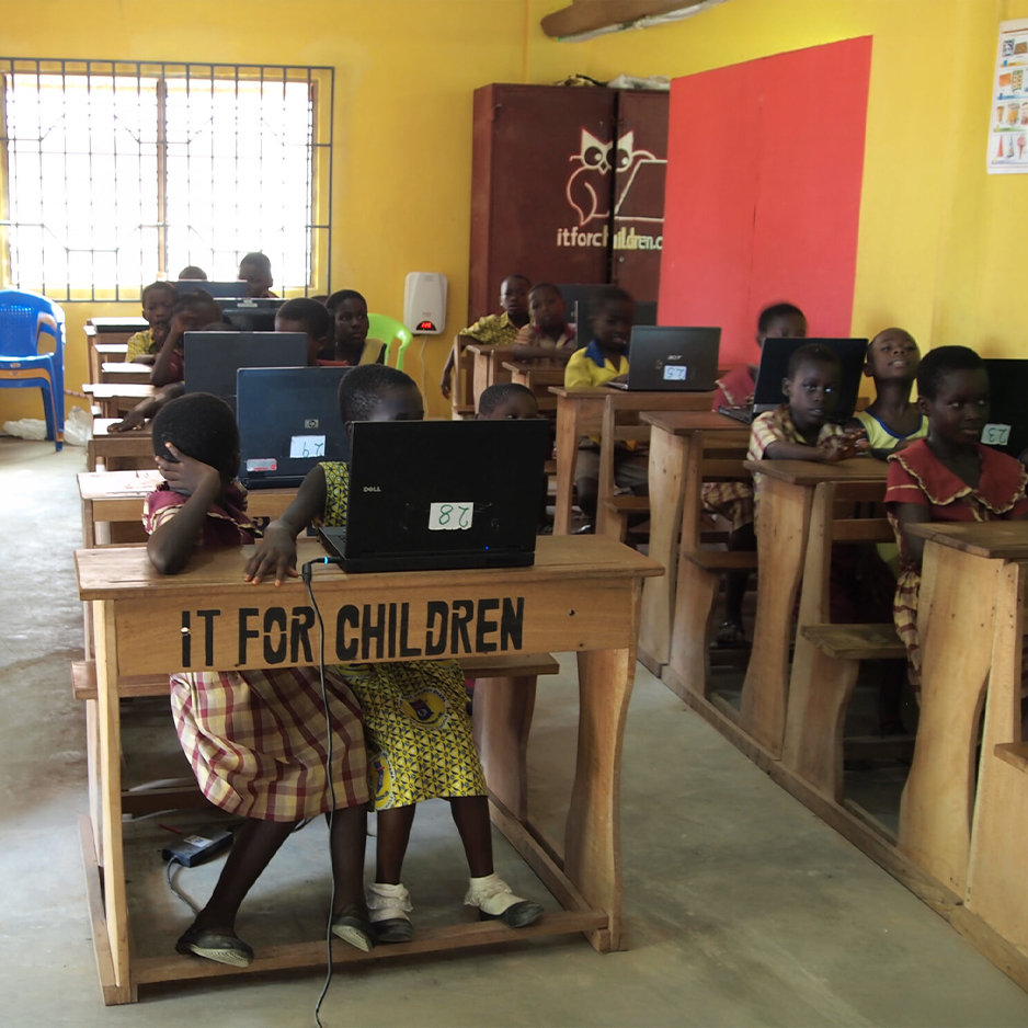 IT for Children vill ha en värld där alla människor har samma tillgång till information och kommunikation oavsett plånbok, kön och hemort.