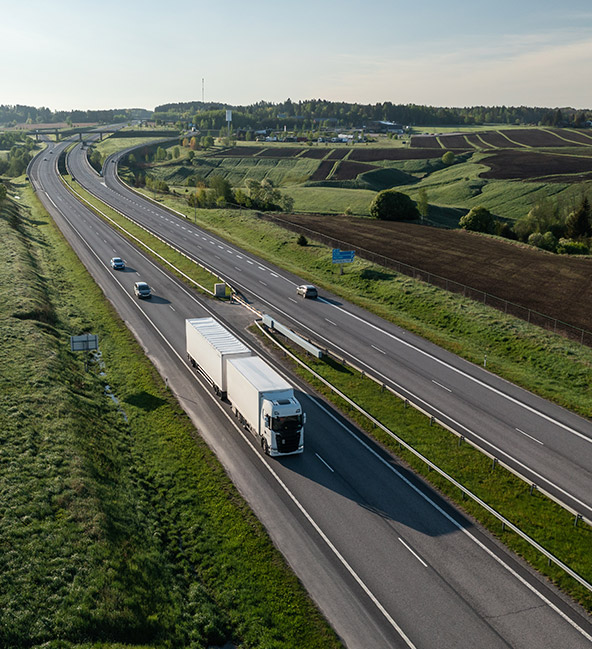 Lastbil på motorväg
